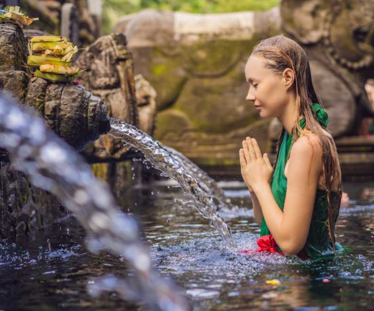 Spiritual Tour Tirta Empul 2