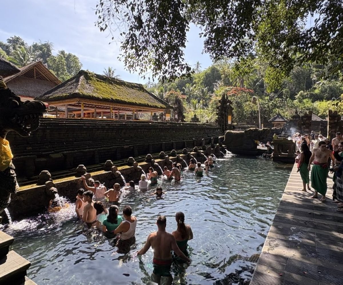 spiritual tour to tirta empul (3)
